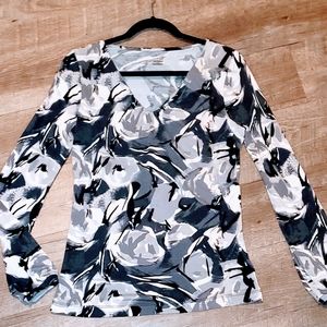 ☆ a.n.a. Black/Grey Floral Long-sleeve V-neck Top